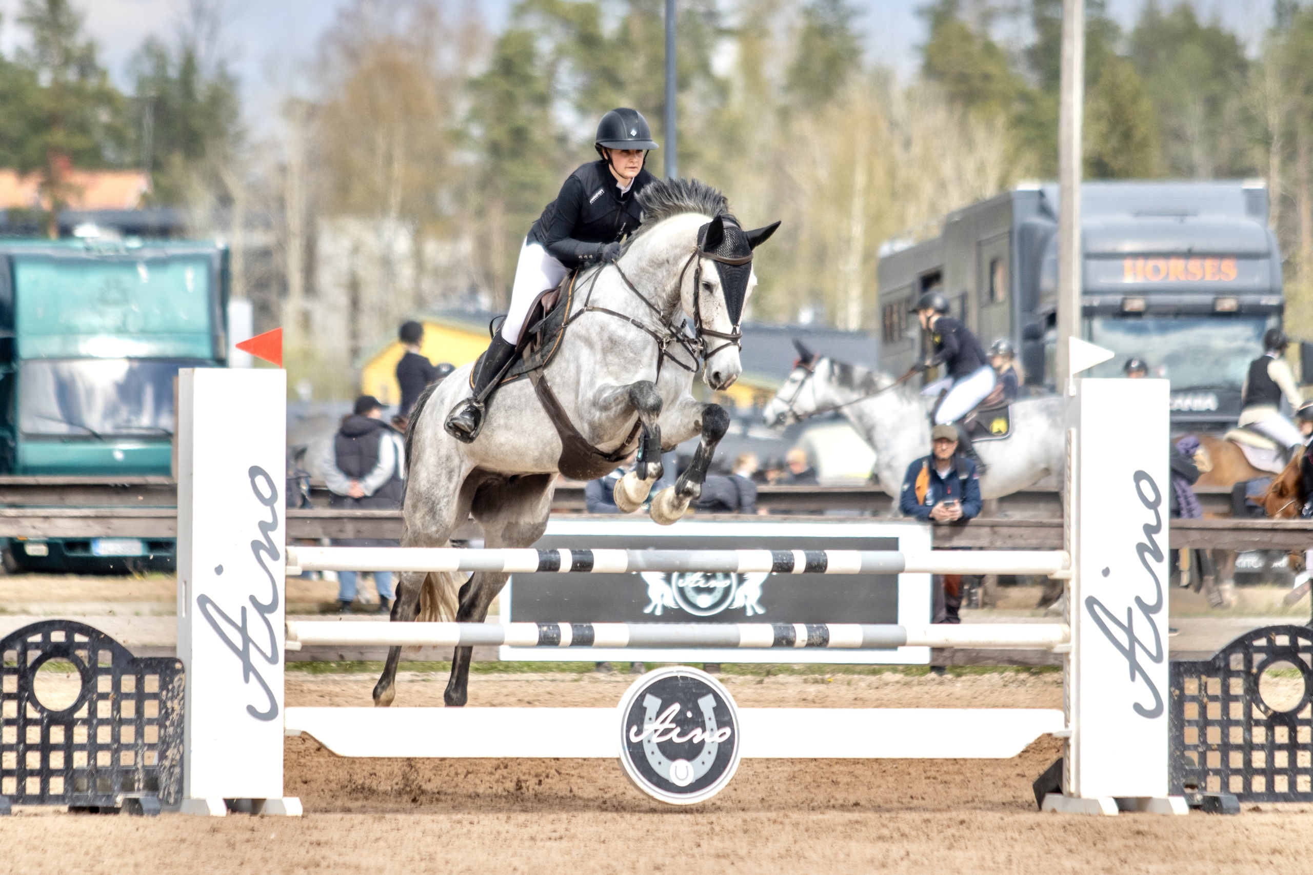 Esteratsastuskilpailut